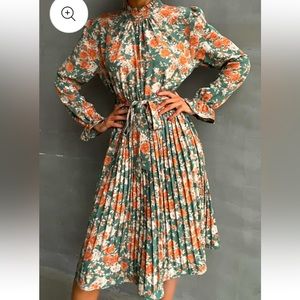 Fall colors Pleated Dress | EUC